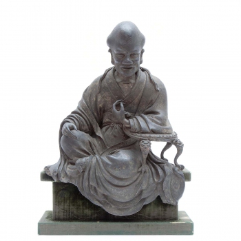 Een bronzen Ming figuur van een Luohan